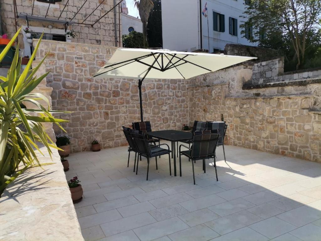 Apartments Mediteraneo Rogoznica โรกอซนิซา ภายนอก รูปภาพ