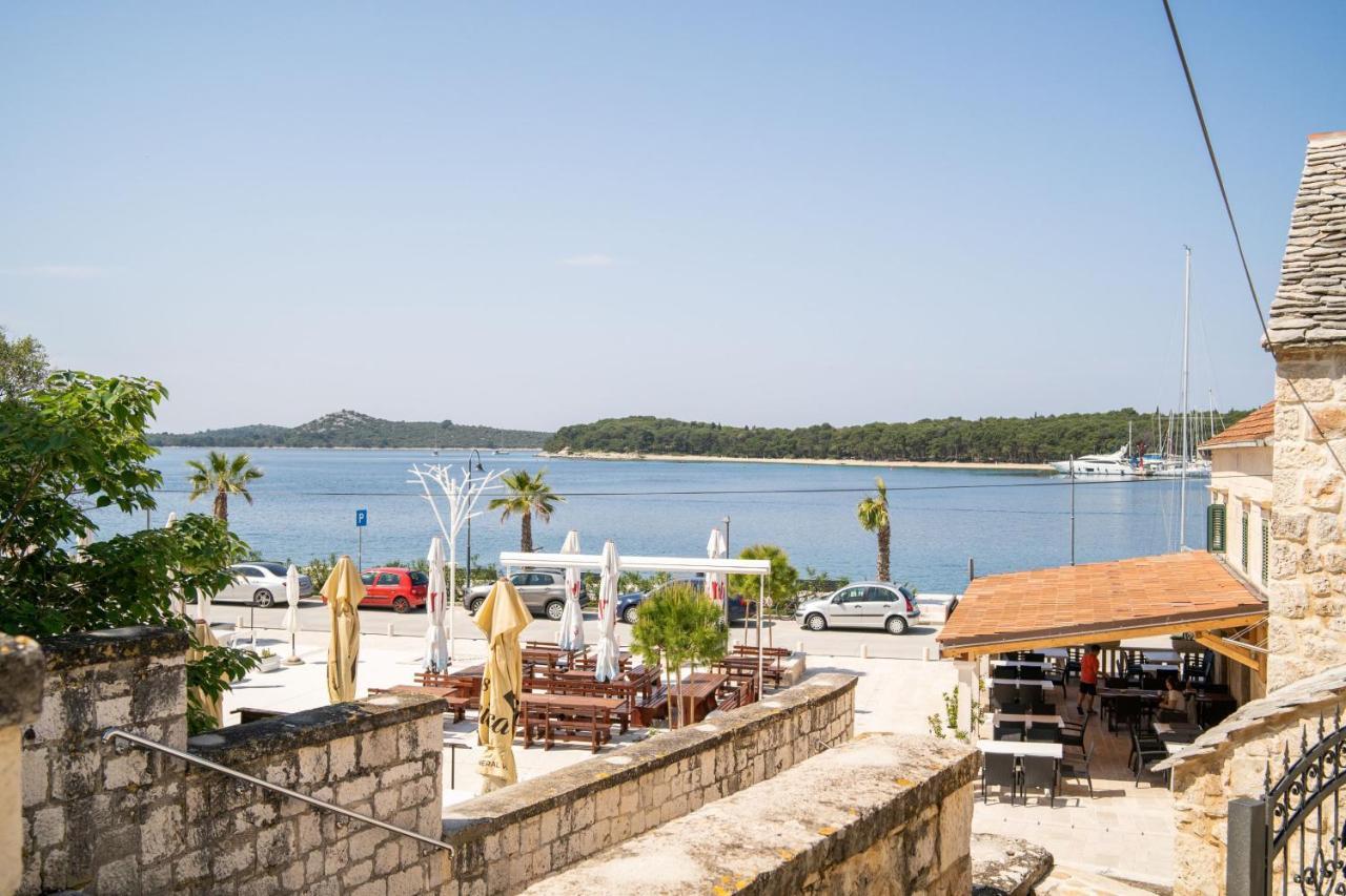 Apartments Mediteraneo Rogoznica โรกอซนิซา ภายนอก รูปภาพ
