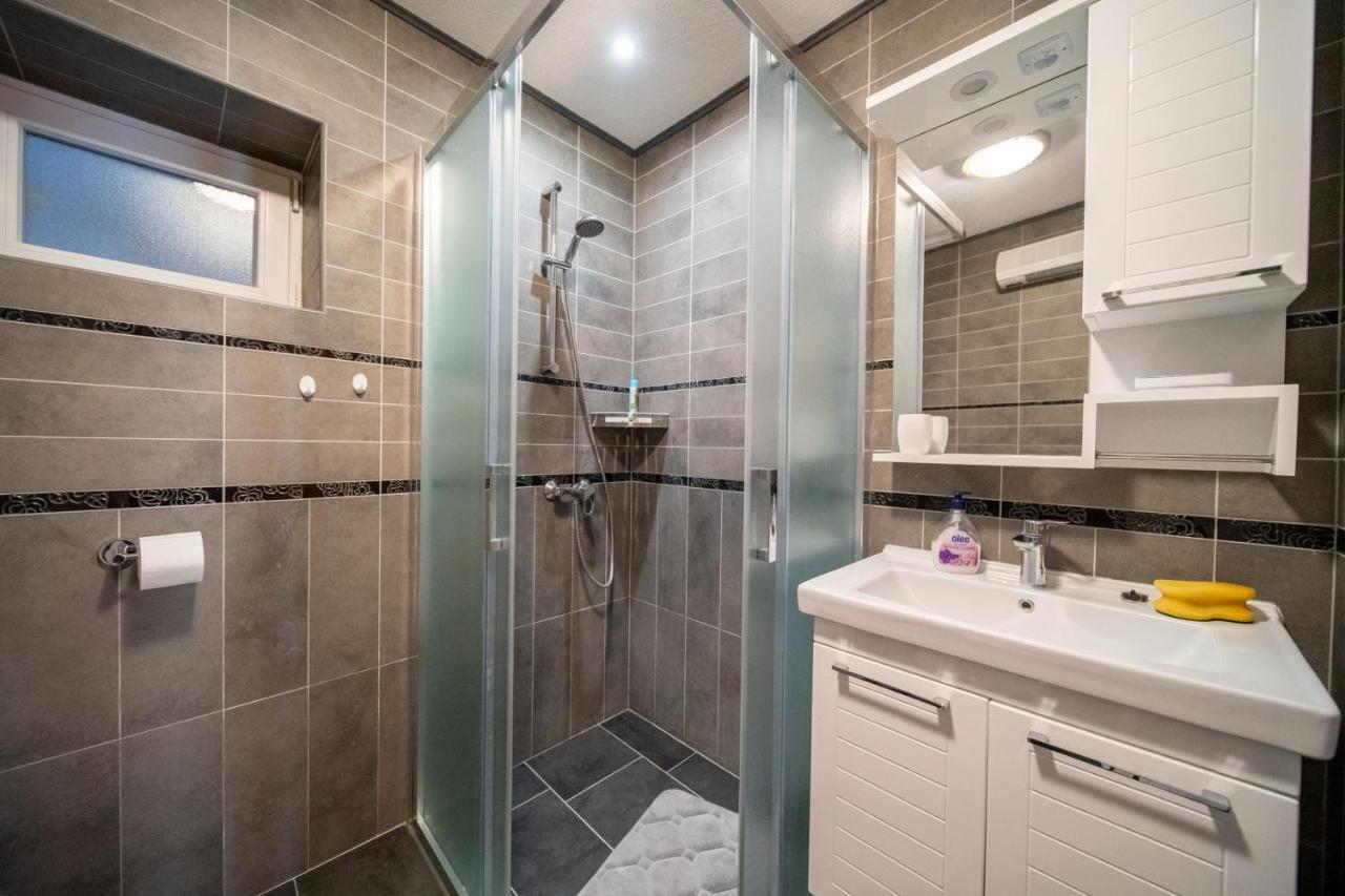 Apartments Mediteraneo Rogoznica โรกอซนิซา ภายนอก รูปภาพ