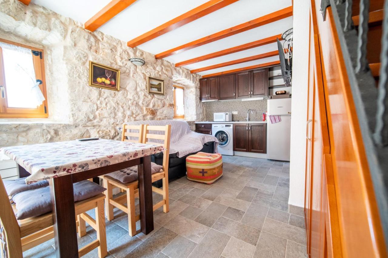 Apartments Mediteraneo Rogoznica โรกอซนิซา ภายนอก รูปภาพ